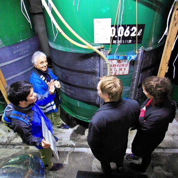 European guests learning the way to brew sake in Hida