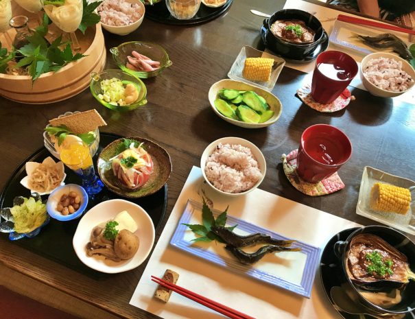 きれいに並べられた日本料理